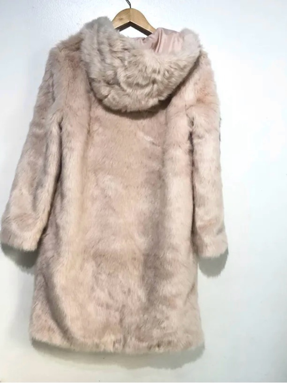 Women's Faux Fur Hooded Coat in light pink - Picture 2 of 2